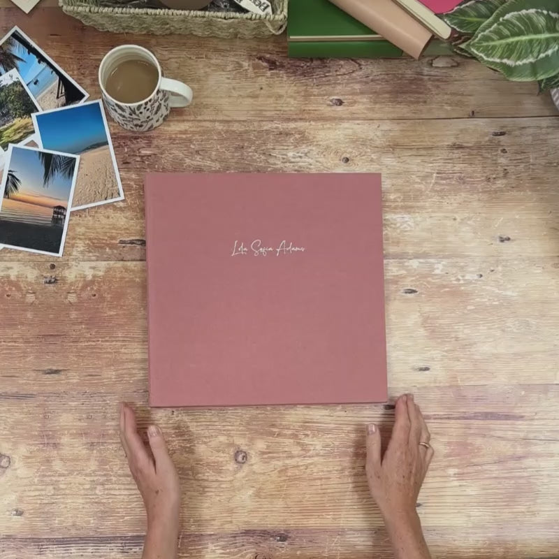 A video showing the exterior & interior of a personalised BeGolden wedding photo album.
