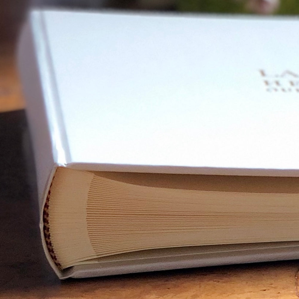 
                      
                        There is a rear view of a wedding album. You can see the bind and the interior of the album.
                      
                    